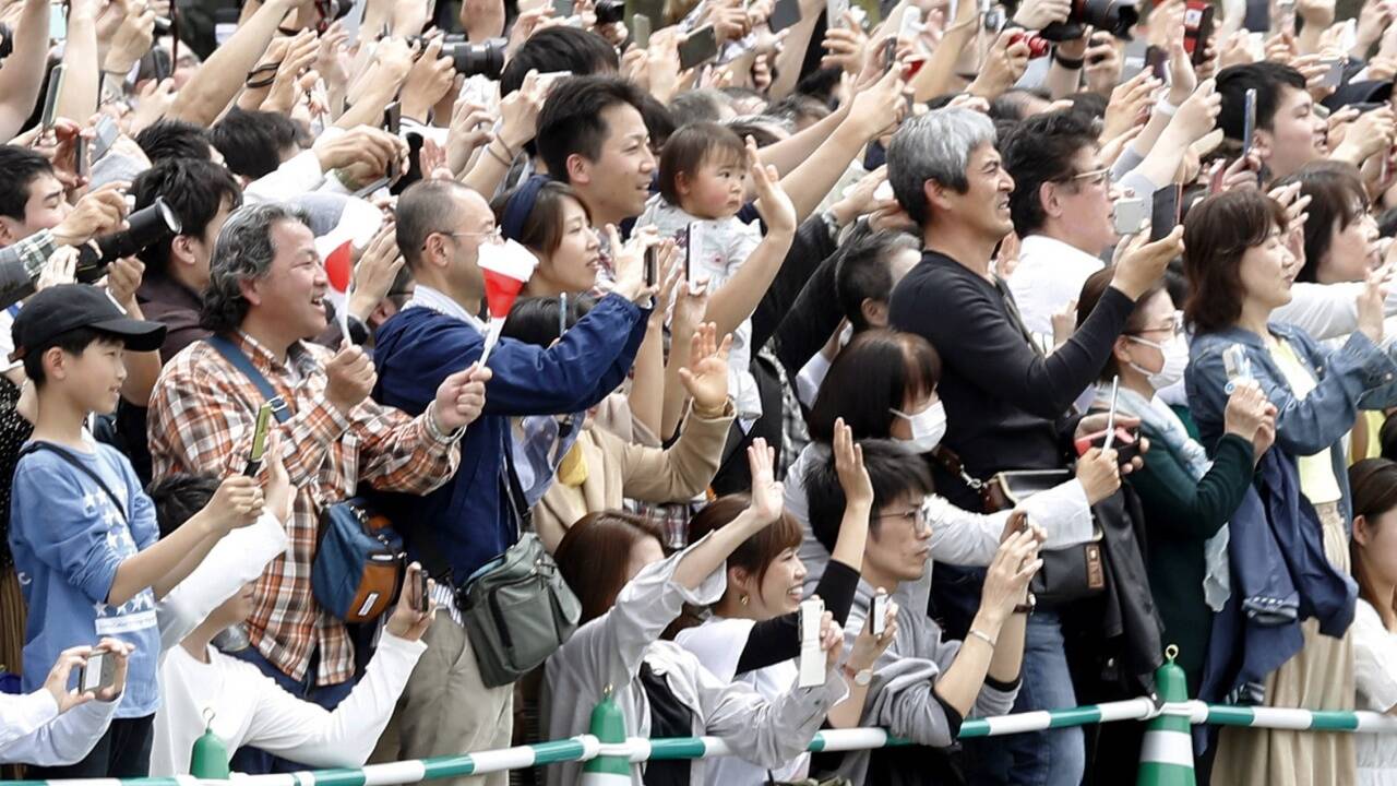 Der 59-jährige Naruhito trat am Mittwoch die Nachfolge seines Vaters Akihito an. 