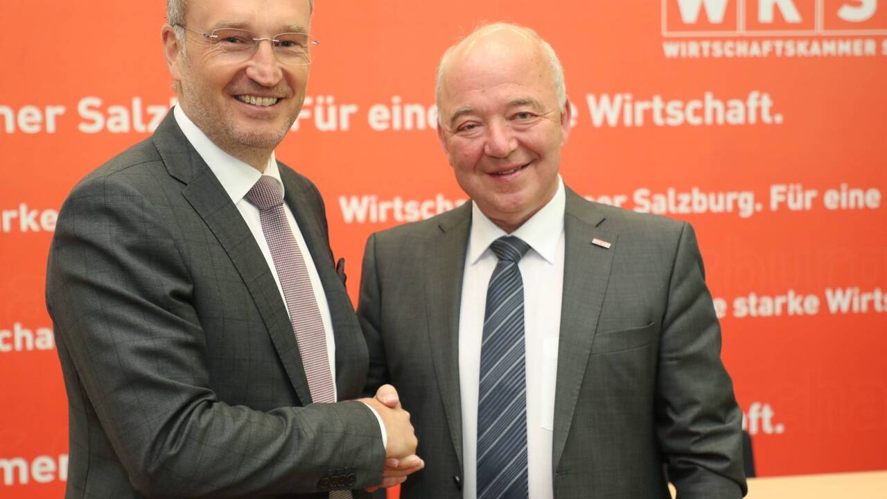 Konrad Steindl (re.) hat am Montag sein Amt als Wirtschaftskammerpräsident an Manfred Rosenstatter übergeben.  