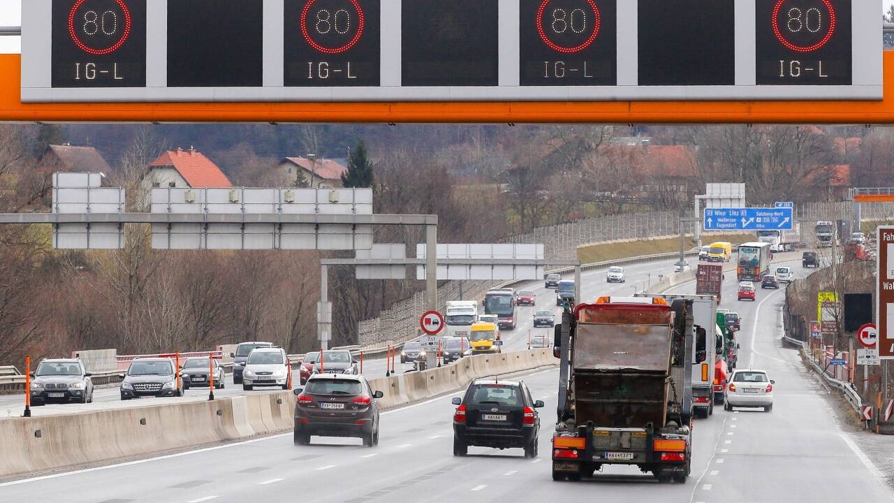 Bei schlechten Luftwerten gilt seit Jahren Tempo 80 aus Umweltschutzgründen auf der Westautobahn rund um die Stadt Salzburg.  