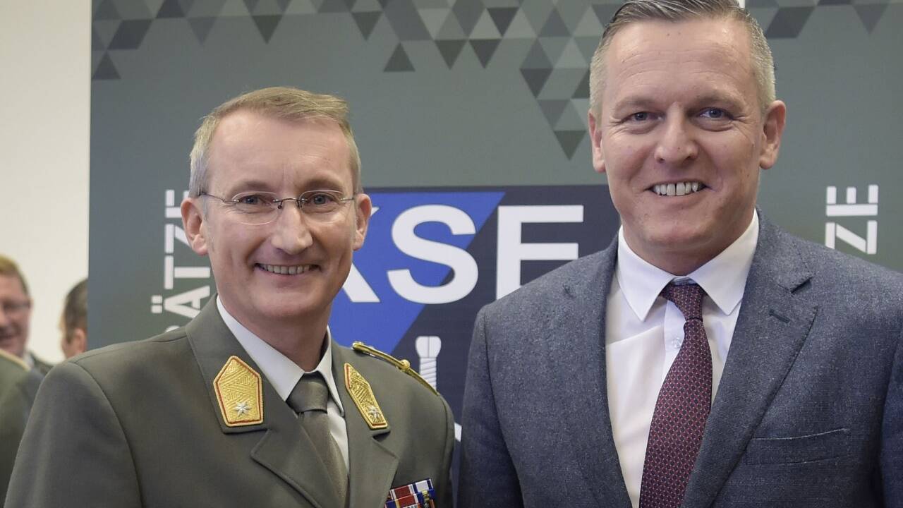 Brigadier Christian Habersatter mit Verteidigungsminister Mario Kunasek. 
