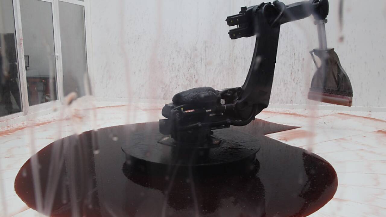 Kunstbiennale: Roboterarm von Yuan und Peng Yu 