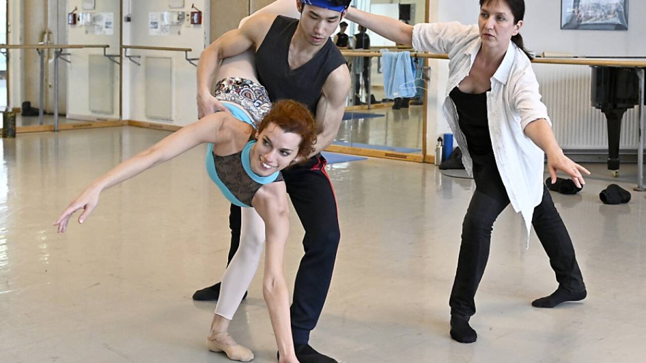 Peter Pan-Darsteller Keisuke Nejime im Vorfeld bei der Probe 