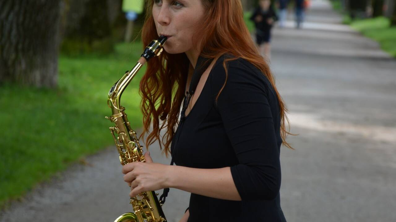 Mirjam Bauer bringt Hobbymusiker aller Gesellschaftsschichten zusammen. Mirjam Bauer bringt Hobbymusiker aller Gesellschaftsschichten zusammen.