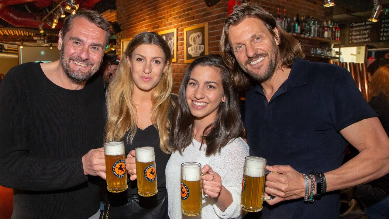 Vor dem Umbau wurde im Rossbräu im Europark noch einmal gefeiert: Geschäftsführer Ewald Schwaiger, Dani Reichl, Nina Brandner und Pächter Heiner Raschhofer.  