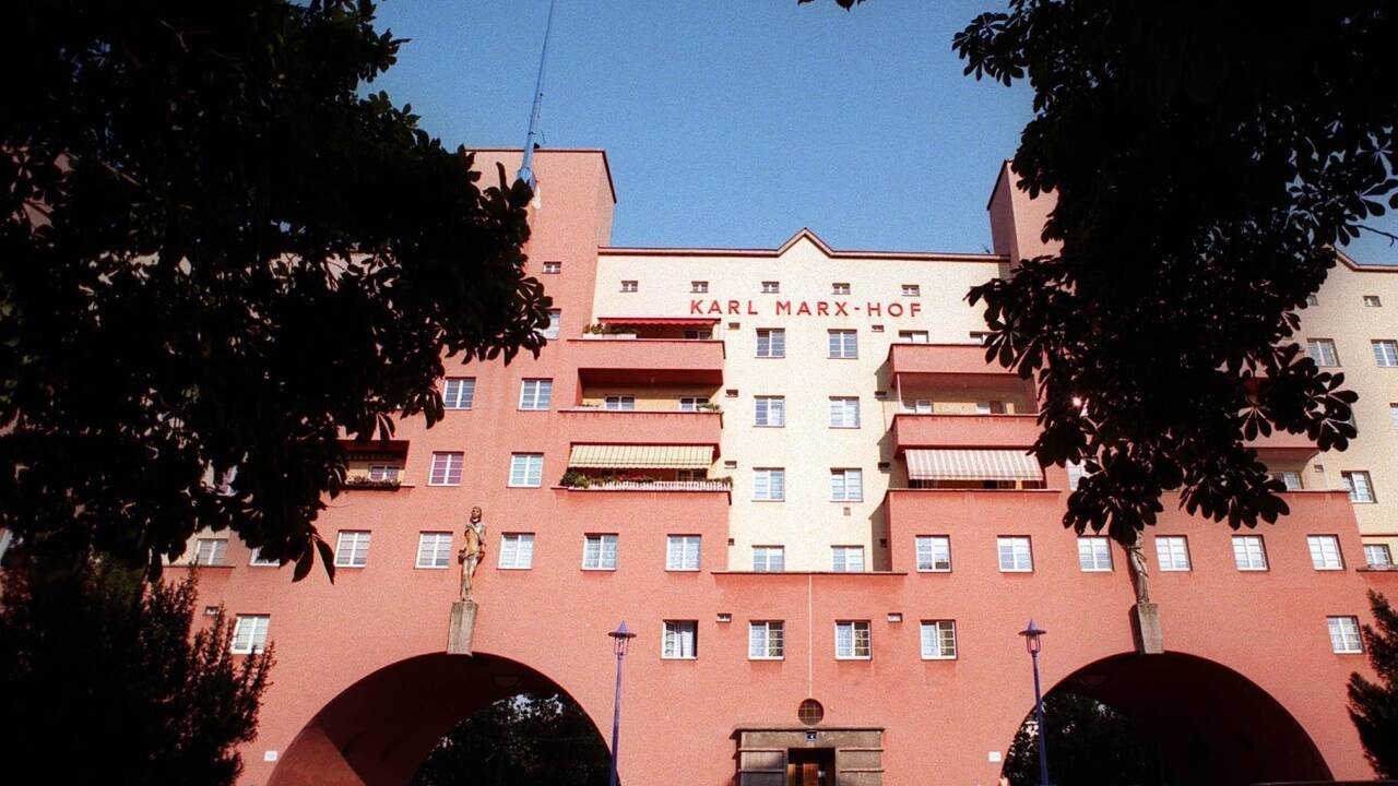 Der Karl-Marx-Hof: Symbol für ein rotes Biotop, das so nicht mehr existiert. Der Karl-Marx-Hof: Symbol für ein rotes Biotop, das so nicht mehr existiert.