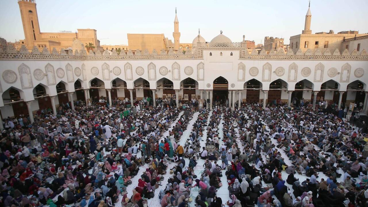 13. Mai 2019 – Muslime in aller Welt befinden sich im Fastenmonat Ramadan. In Kairo, Ägypten, trrafen sich viele zum Gebet. 