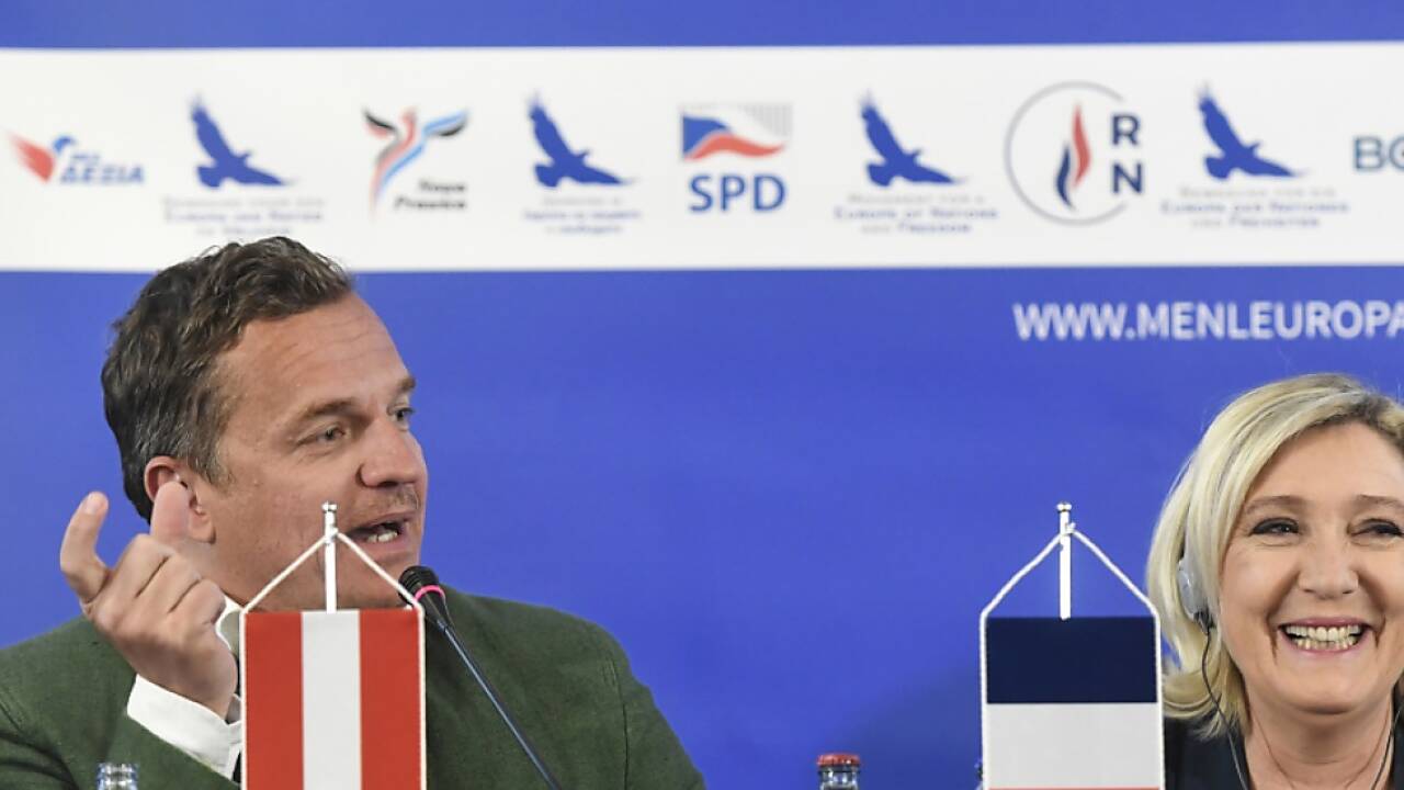 Mayer diskutierte mit Le Pen  Mayer diskutierte mit Le Pen