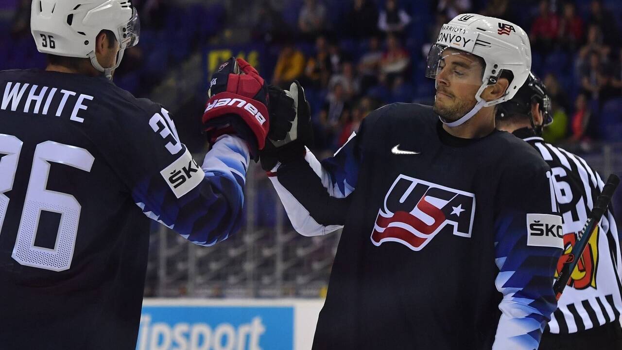 In der EBEL Torjäger in Fehérvár und Villach, dann in der NHL bei Carolina und Calgary, nun im Team USA: Derek Ryan (rechts). 