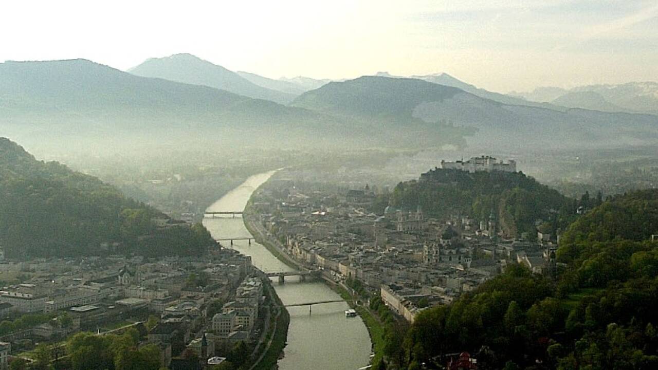Die Deutschen fliegen auf Salzburg. Ob Flughafen, Universität, Landeskliniken, Stift St. Peter oder das Landestheater: Viele Schlüsselstellen in der Landeshauptstadt sind von Experten aus Deutschland besetzt. Die Deutschen fliegen auf Salzburg. Ob Flughafen, Universität, Landeskliniken, Stift St. Peter oder das Landestheater: Viele Schlüsselstellen in der Landeshauptstadt sind von Experten aus Deutschland besetzt.