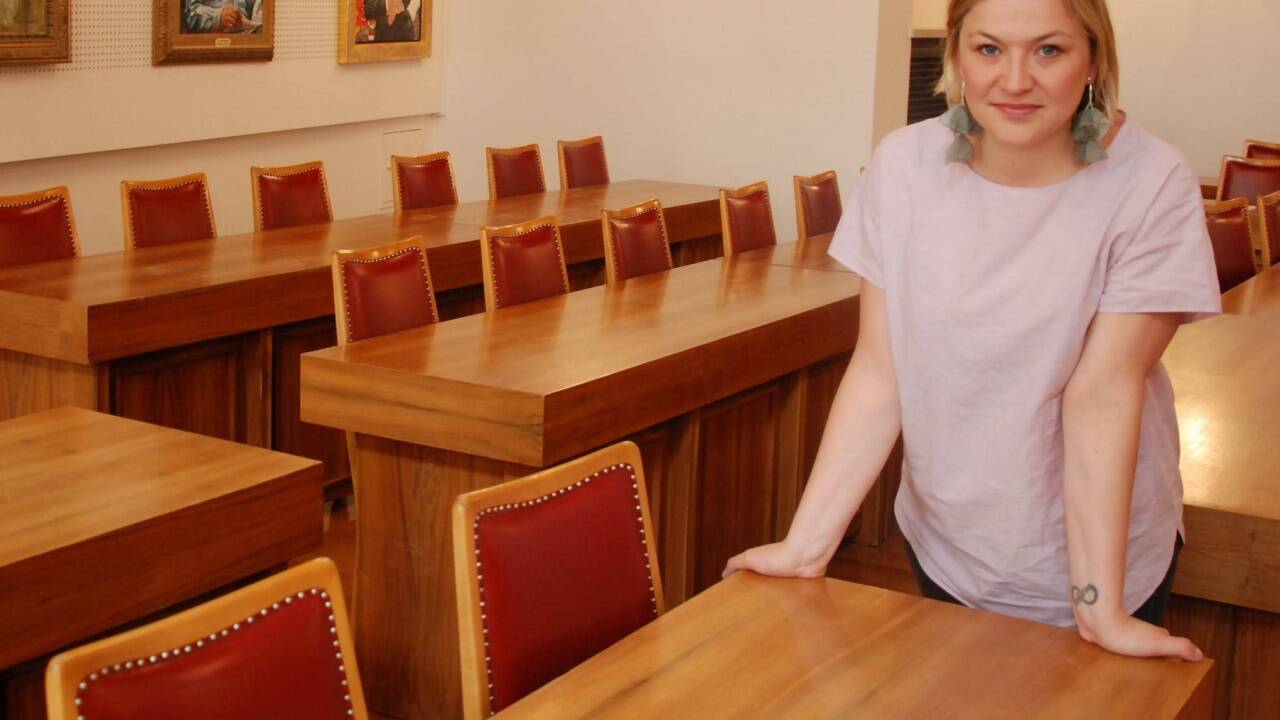 Anna Schiester kündigt an, notfalls auf den Tisch hauen zu wollen, um sich Gehör zu verschaffen.Bild: Sw/Vips 