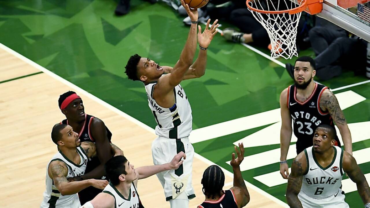 30 Punkte von Antetokounmpo  30 Punkte von Antetokounmpo