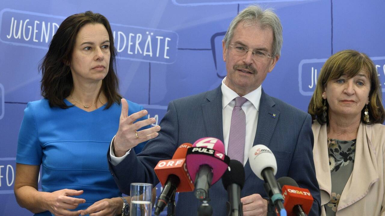 Familienministerin Sophie Karmasin und NÖ Landesrat Karl Wilfing bei der Pressekonferenz in Krems. 