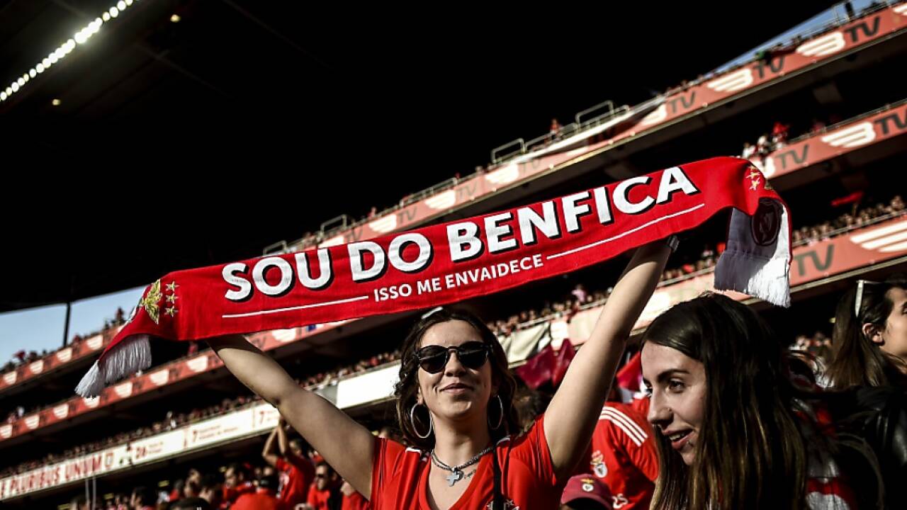 Jubel bei den Benfica-Fans  Jubel bei den Benfica-Fans