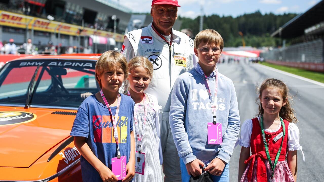 Einer der letzten öffentlichen Auftritte von Niki Lauda – 1. Juli 2018 im Rahmenprogramm des GP von Österreich in Spielberg. Einer der letzten öffentlichen Auftritte von Niki Lauda – 1. Juli 2018 im Rahmenprogramm des GP von Österreich in Spielberg.