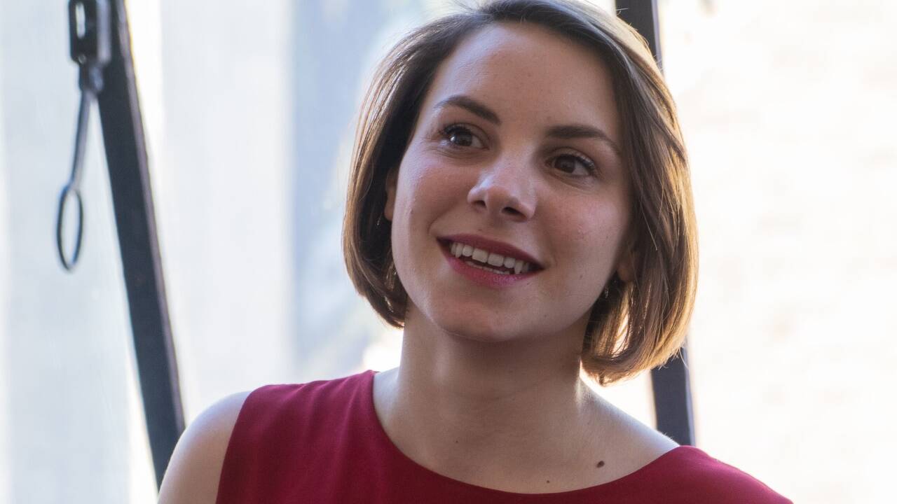 Katharina Zangerl engagiert sich bei Volt Österreich. Sie hat den österreichischen Ableger der Partei im Oktober 2018 mitaufgebaut. Katharina Zangerl engagiert sich bei Volt Österreich. Sie hat den österreichischen Ableger der Partei im Oktober 2018 mitaufgebaut.