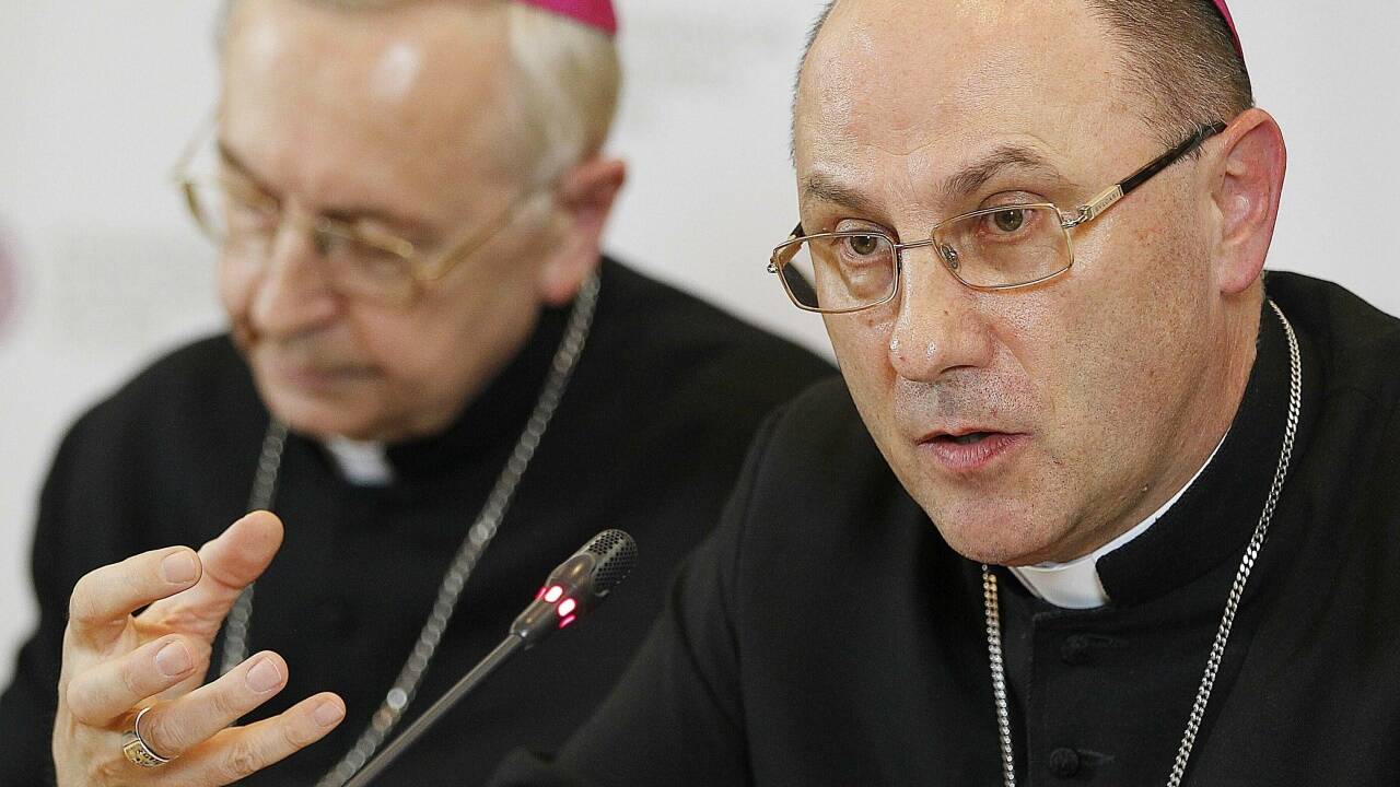 Der Primas von Polen und Erzbischof von Gnesen, Wojciech Polak (rechts), und der Erzbischof von Posen, Henryk Gadecki, der Vorsitzende der polnischen Bischofskonferenz, im März 2019 bei der Vorstellung des Berichts über sexuellen Missbruach durch Priester. Der Primas von Polen und Erzbischof von Gnesen, Wojciech Polak (rechts), und der Erzbischof von Posen, Henryk Gadecki, der Vorsitzende der polnischen Bischofskonferenz, im März 2019 bei der Vorstellung des Berichts über sexuellen Missbruach durch Priester.