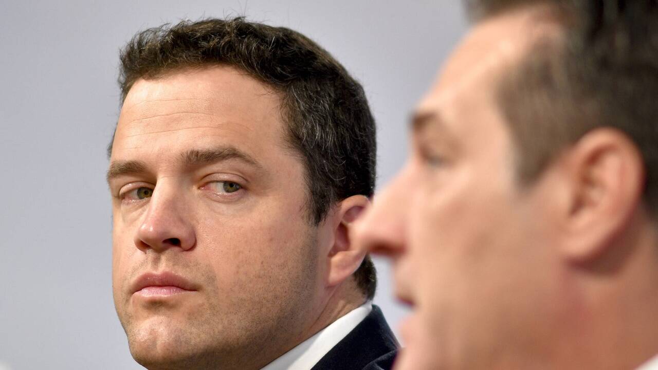 Heinz-Christian Strache und Johann Gudenus (l.) 