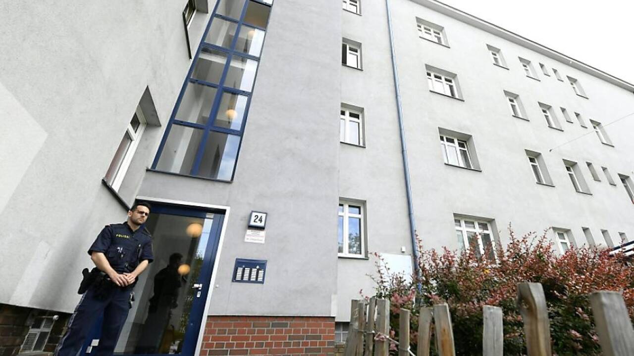 Frau und ihre Zwillingstöchter wurden tot aufgefunden  Frau und ihre Zwillingstöchter wurden tot aufgefunden