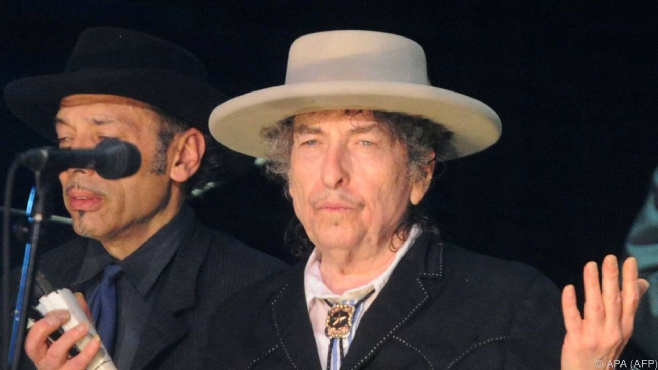 Bob Dylan holt sich seinen Preis ab. Bob Dylan holt sich seinen Preis ab.