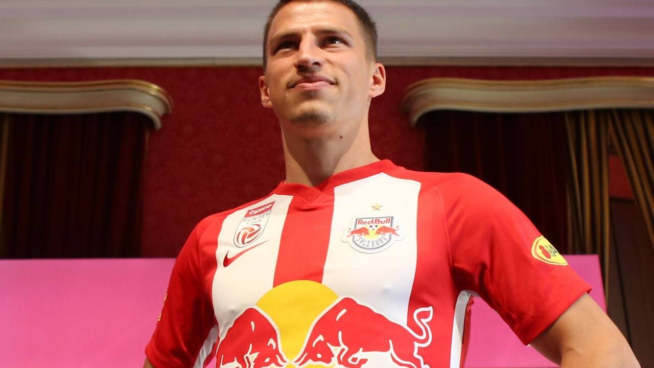 Stefan Lainer im neuen Trikot.  