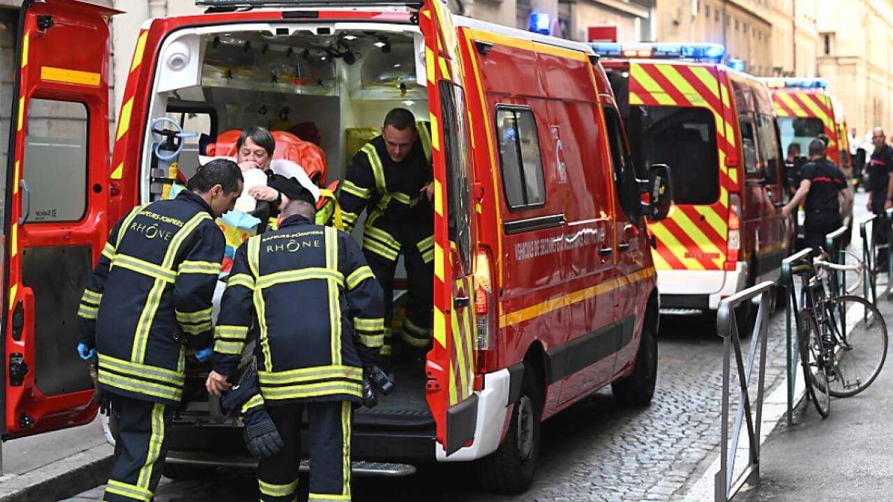 Mindestens 13 Menschen wurden verletzt Mindestens 13 Menschen wurden verletzt