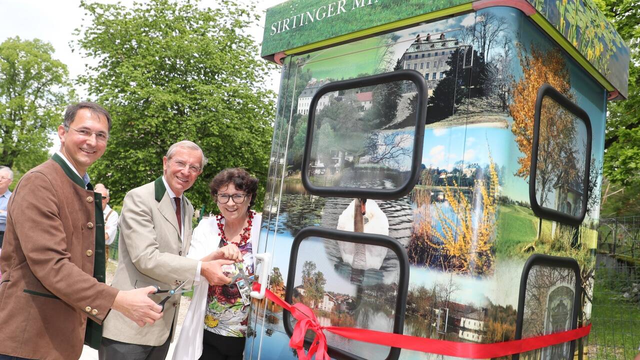 Bürgermeister Adi Rieger, Landeshauptmann Wilfried Haslauer und Initiatorin Margit Beling. 