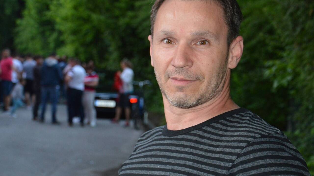Claudio Marginan aus Traunreuth hat sieben Stunden gewartet, eingelassen zu werden, kam aber nicht dran.  