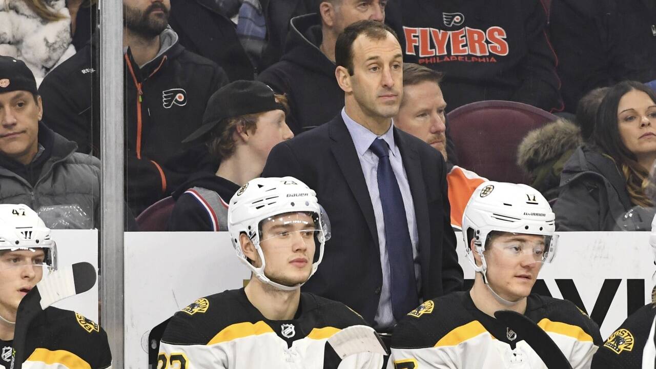 Zwei Ringe als Spieler mit den New Jersey Devils, jetzt der dritte als Coach der Boston Bruins? Jay Pandolfo (im Anzug) hofft. 
