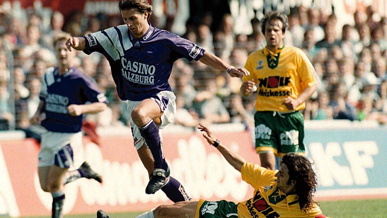Long hair don’t care: Wolfgang Feiersinger lässt Steyrs Daniel Madlener hinter bzw. unter sich. Long hair don’t care: Wolfgang Feiersinger lässt Steyrs Daniel Madlener hinter bzw. unter sich.
