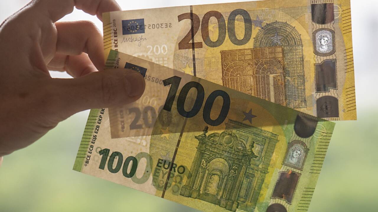Die neuen Banknoten gehen in Umlauf Die neuen Banknoten gehen in Umlauf