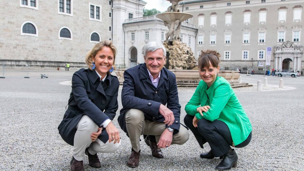 Bürgermeister Harry Preuner, Bürgermeister-Stellvertreterin Barbara Unterkofler (li.) und Stadträtin Martina Berthold freuen sich über die Neugestaltung des Residenzplatzes.   Bürgermeister Harry Preuner, Bürgermeister-Stellvertreterin Barbara Unterkofler (li.) und Stadträtin Martina Berthold freuen sich über die Neugestaltung des Residenzplatzes.