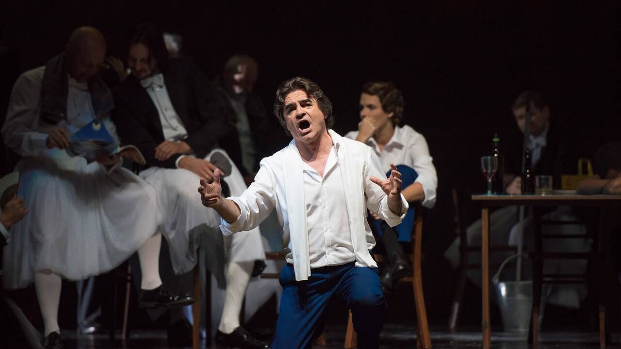 Tenor Franz Supper als Titelheld in „Hoffmanns Erzählungen“ am Salzburger Landestheater. Tenor Franz Supper als Titelheld in „Hoffmanns Erzählungen“ am Salzburger Landestheater.
