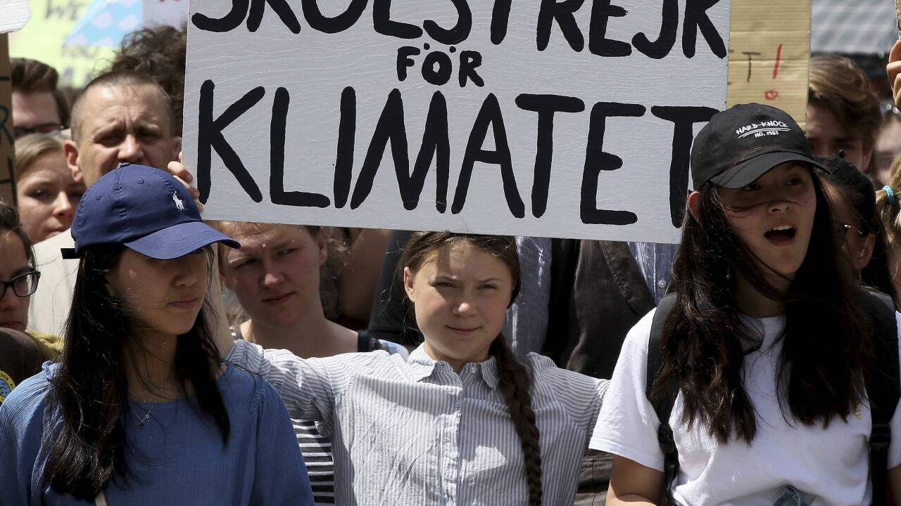 31. Mai 2019 – Schulstreik fürs Klima: Aktivistin Greta Thunberg ging am Freitag mit Tausenden in Wien auf die Straße, um für mehr Klimaschutz zu demonstrieren. 31. Mai 2019 – Schulstreik fürs Klima: Aktivistin Greta Thunberg ging am Freitag mit Tausenden in Wien auf die Straße, um für mehr Klimaschutz zu demonstrieren.