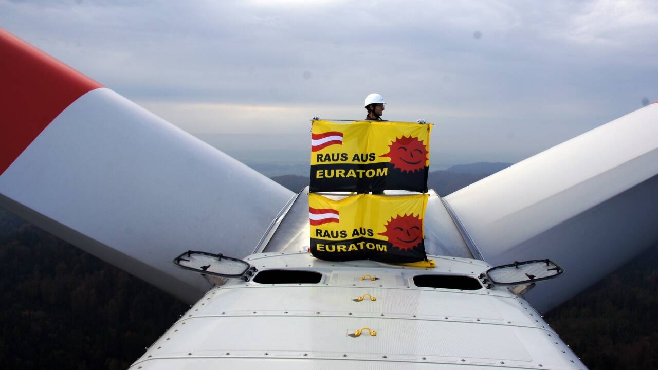 Der Windpark in Munderfing im oberösterreichischen Innviertel war schon einmal Schauplatz eines Protests gegen Atomkraftwerke.  Der Windpark in Munderfing im oberösterreichischen Innviertel war schon einmal Schauplatz eines Protests gegen Atomkraftwerke.