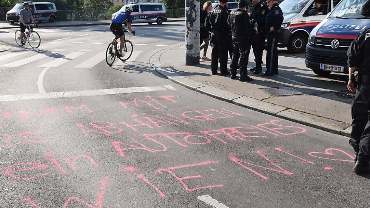 Polizeibeamte im Bereich der Urania 