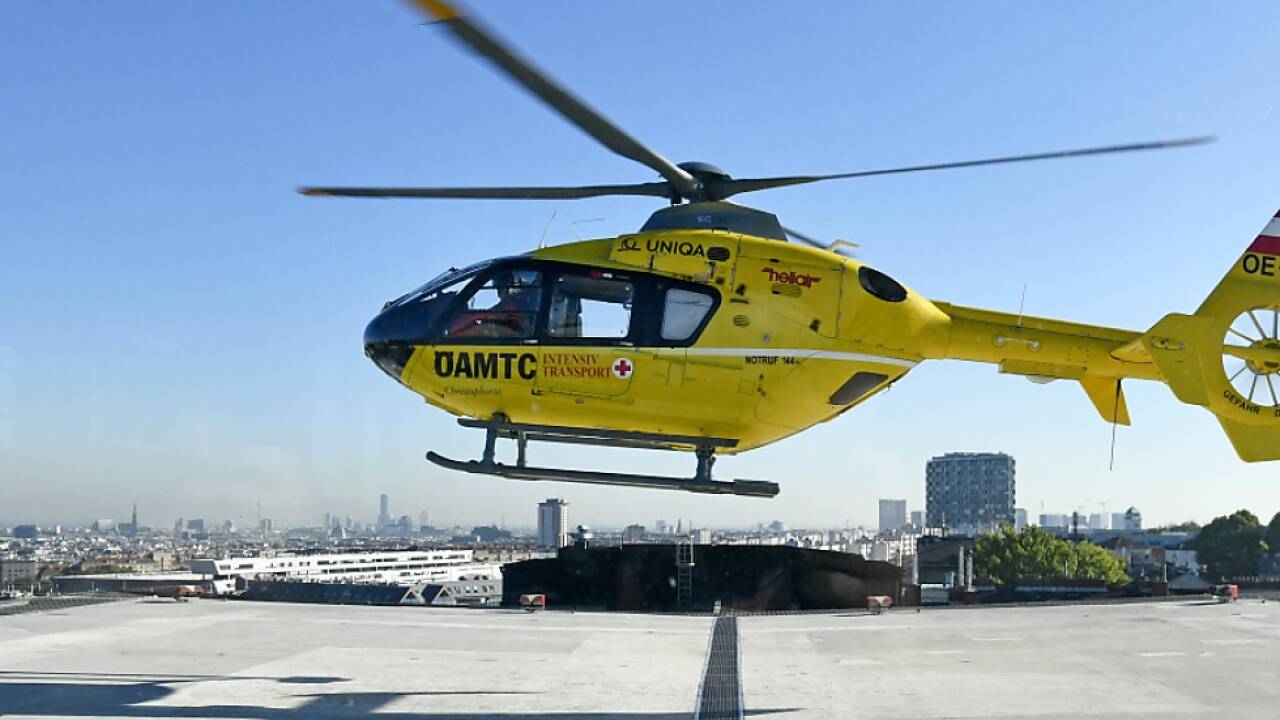 Die Verletzten wurden in ein Krankenhaus gebracht Die Verletzten wurden in ein Krankenhaus gebracht