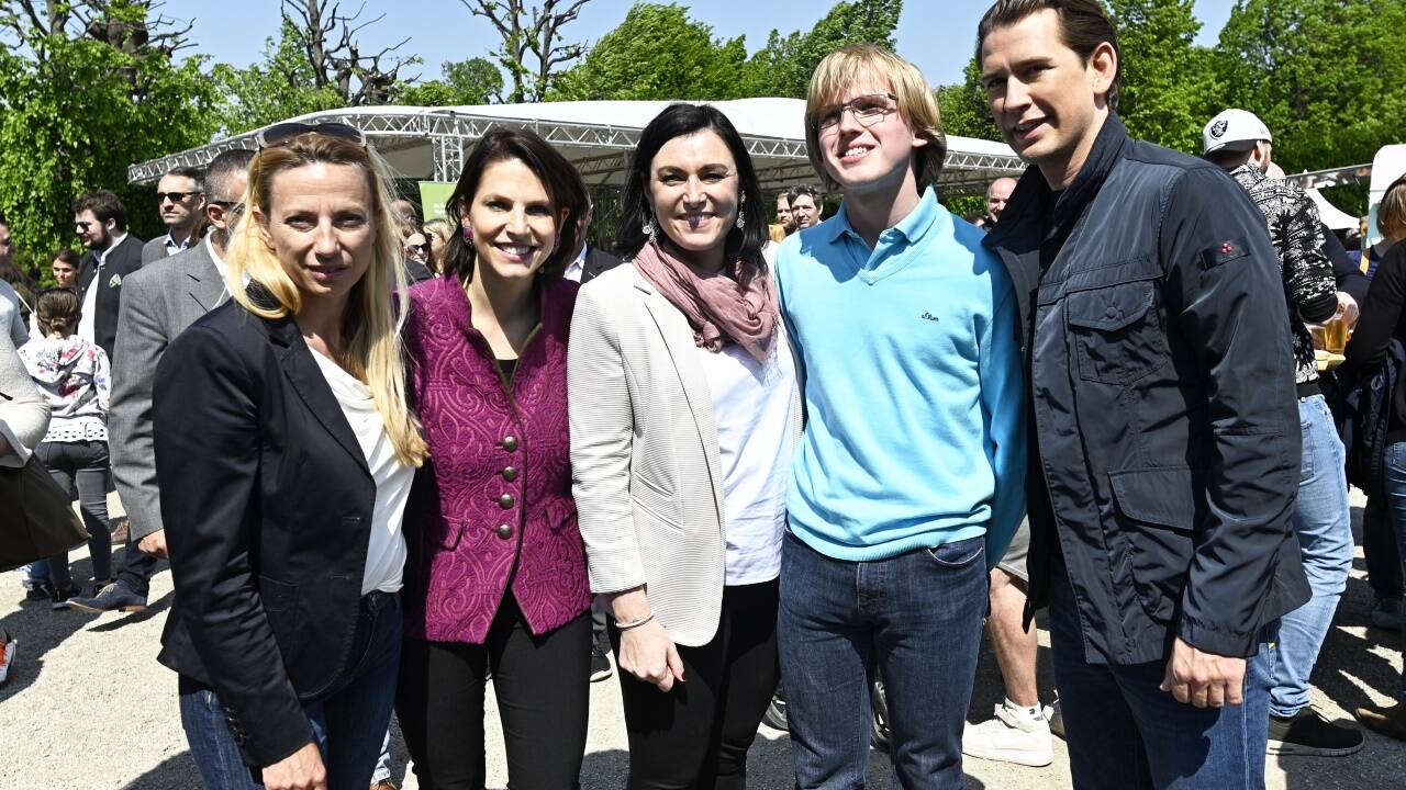  BM Juliane Bogner-Strauss, Saatsekretärin Karoline Edstadler, BM Elisabeth Köstinger, BK Sebastian Kurz anl. des Familienfest am 1. Mai: 'Familienzeit. Gartenzeit' am Mittwoch 01. Mai 2019 im Schlosspark Schönbrunn in Wien.  