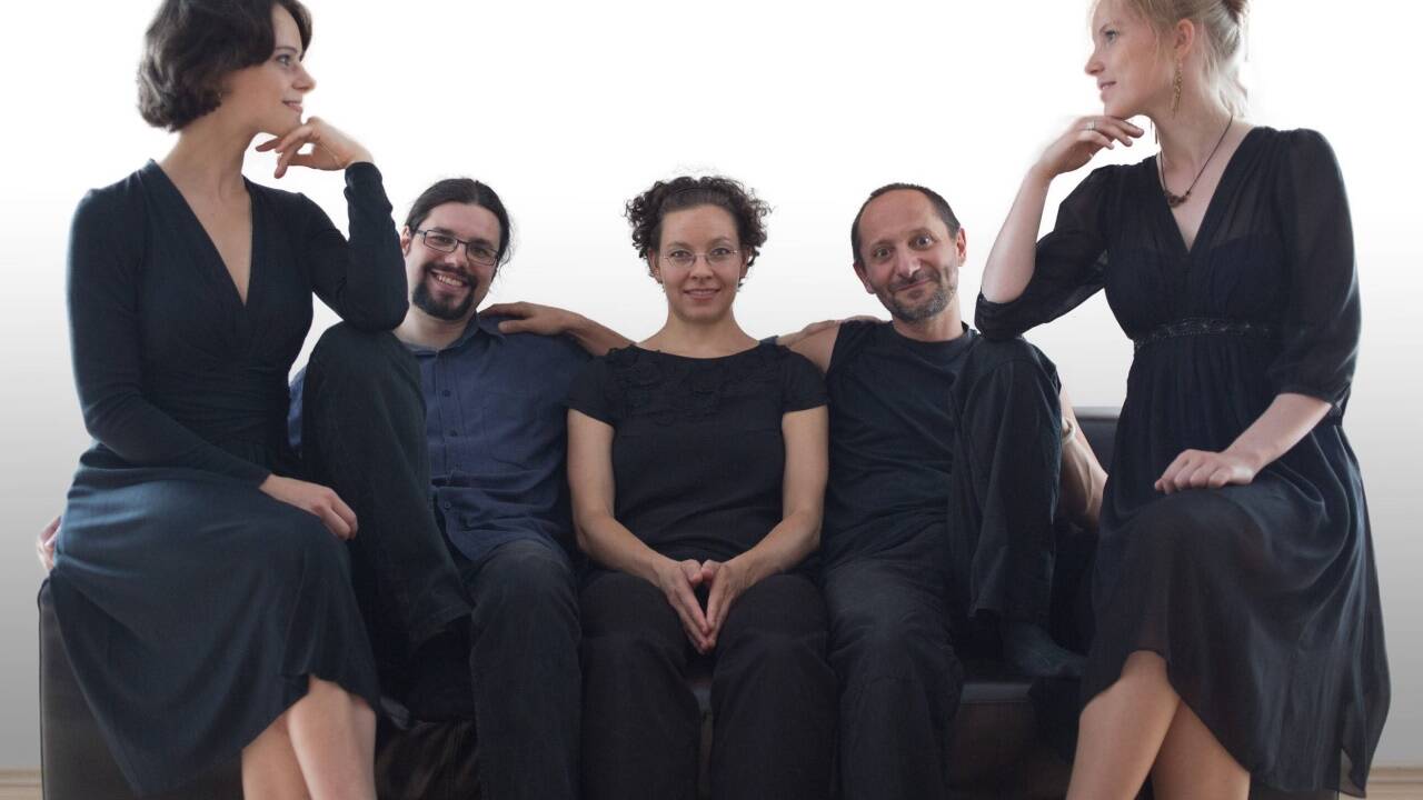 Anna-Maria Hefele (l.) mit dem Ensemble Supersonus.  Anna-Maria Hefele (l.) mit dem Ensemble Supersonus.