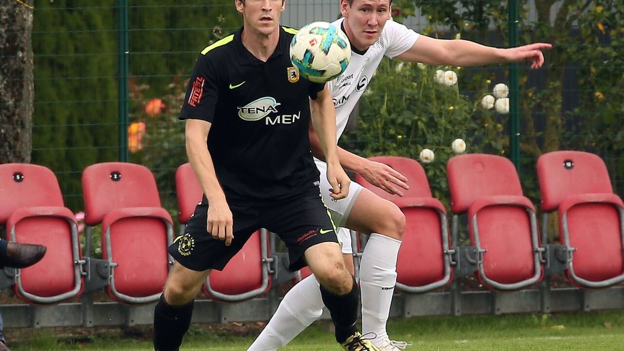 Berndorfs Johannes Haberl (vorn) traf beim Abschiedsspiel. 