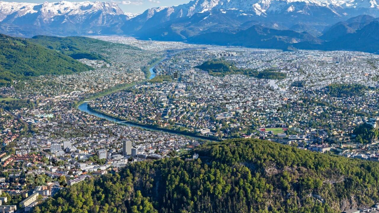 Sieht so Salzburg mit Blick Richtung Hallein im Jahr 2070 oder darüber hinaus aus? Die Visualisierung einer betonierten Stadt ist im Haus der Natur ausgestellt. Wollen Sie wissen, wie Tamsweg, Saalfelden oder Mittersill früher aussahen, und wie sie bis heute gewachsen sind? Hier sind die Bilder zum Durchklicken.  