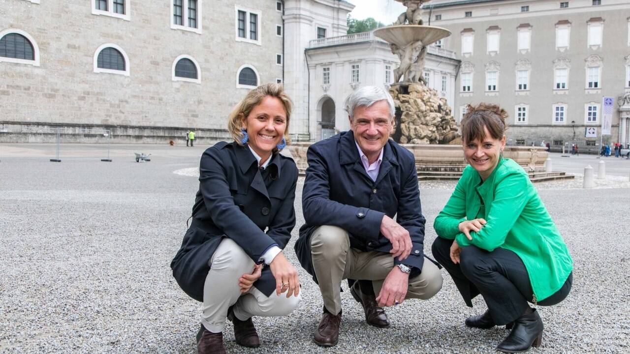 Fröhliche Gesichter bei der Eröffnung. Seit Mai hat der Residenzplatz seinen neuen Belag.  