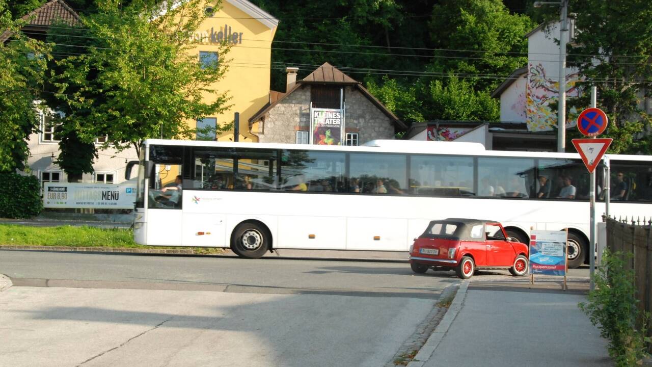 Ein Linienbus erwischte Krimi-Autor Manfred Baumann auf der Schallmooser Hauptstraße. Er hat einen langen Genesungsweg vor sich.  Ein Linienbus erwischte Krimi-Autor Manfred Baumann auf der Schallmooser Hauptstraße. Er hat einen langen Genesungsweg vor sich.