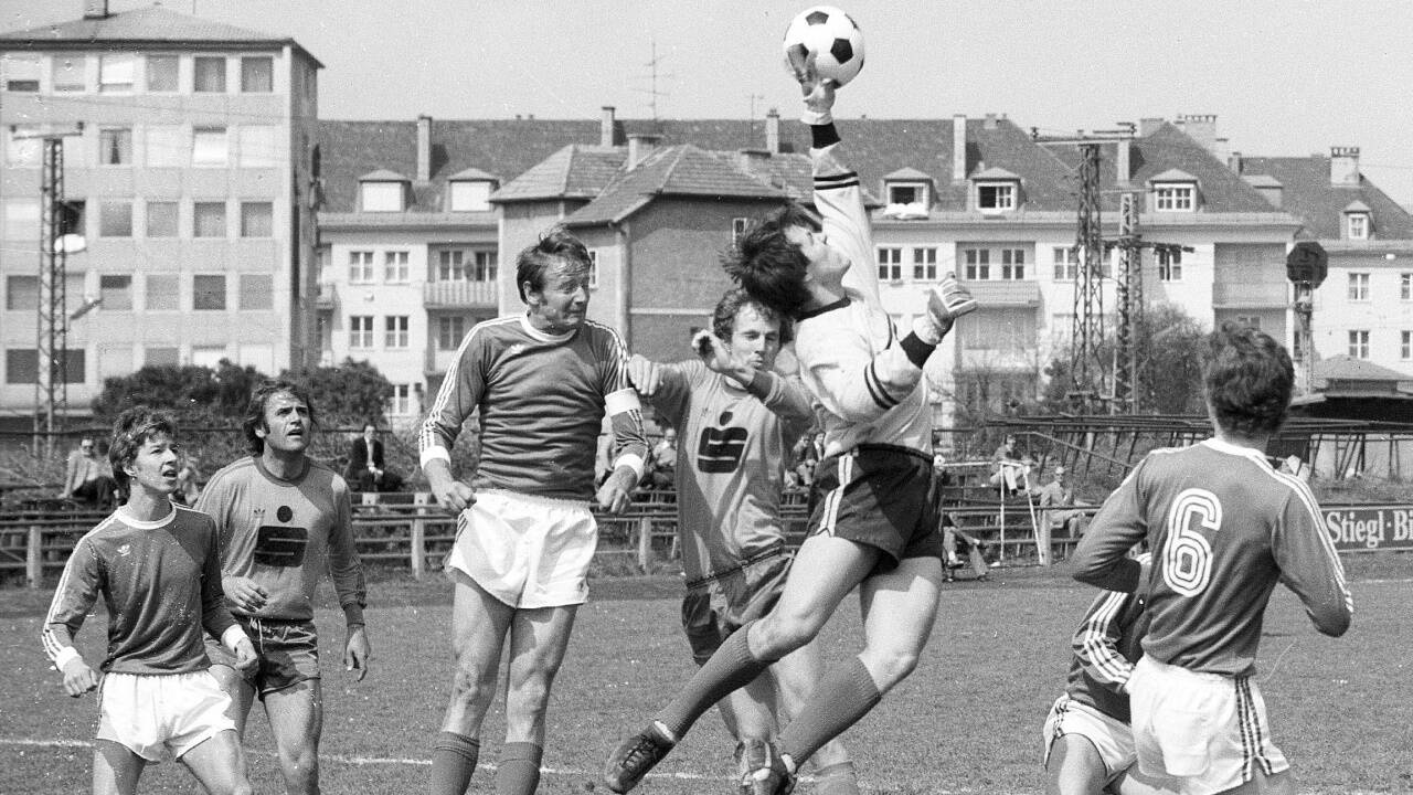 Eine Szene aus besseren Zeiten: Im Jahr 1978 spielte der SSK gegen Bischofshofen noch in der Salzburger Liga.  Bild:  