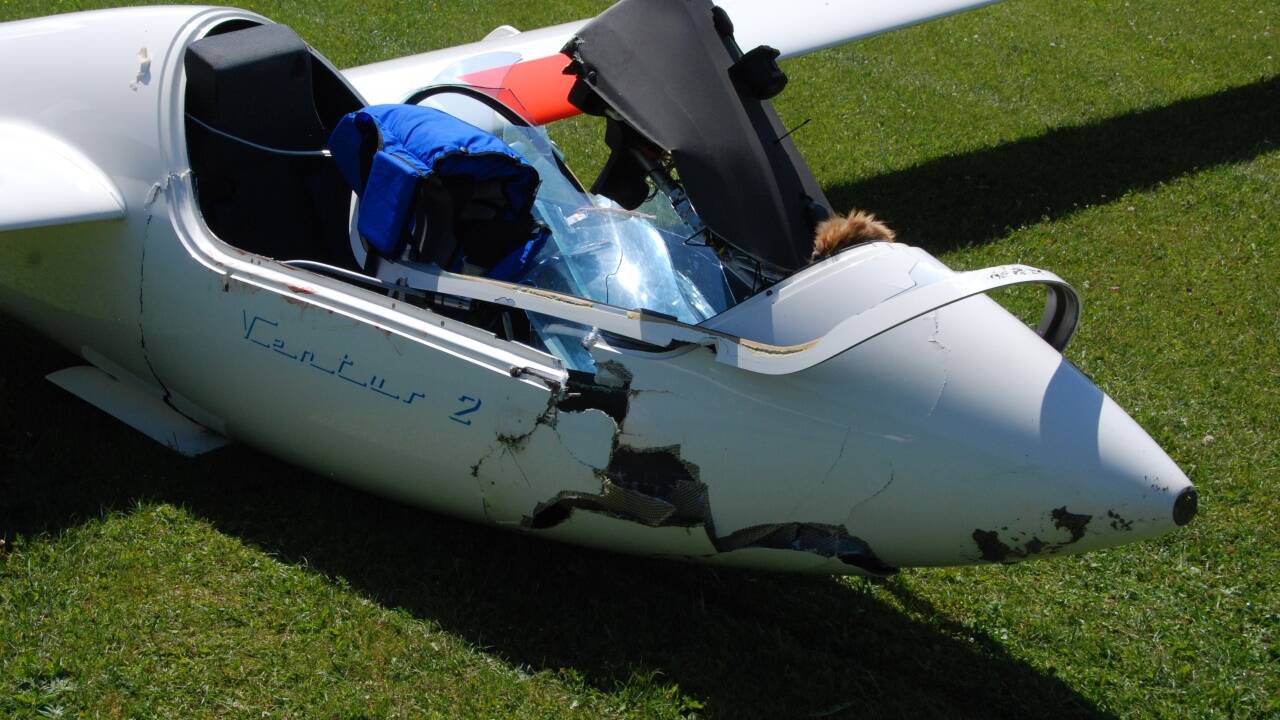 Der Flieger hat einige Schrammen abgekommen.  