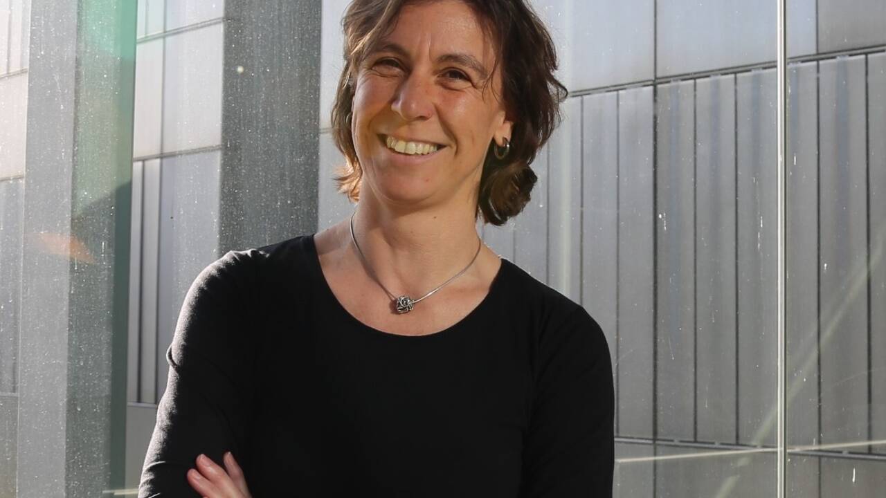 Judith Schwarzer ist Expertin für Telekommunikation.   Judith Schwarzer ist Expertin für Telekommunikation.