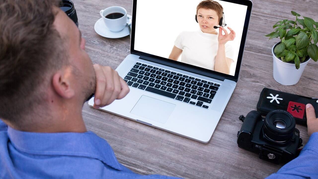 Digitale Konferenzen verbinden Kollegen, die an unterschiedlichen Orten arbeiten.   Digitale Konferenzen verbinden Kollegen, die an unterschiedlichen Orten arbeiten.