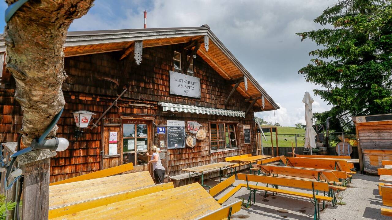 Die „Wirtschaft am Spitz“ soll bald wieder aufsperren. Die Stadt hat einen neuen Pächter gesucht und ist nebenan fündig geworden.  