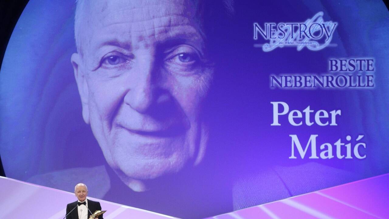 Schauspieler und Synchronsprecher Peter Matic, Preisträger 'Beste Nebenrolle' am Montag, 10. November 2014, anl. der Verleihung '15. Nestroy - Der Wiener Theaterpreis'  