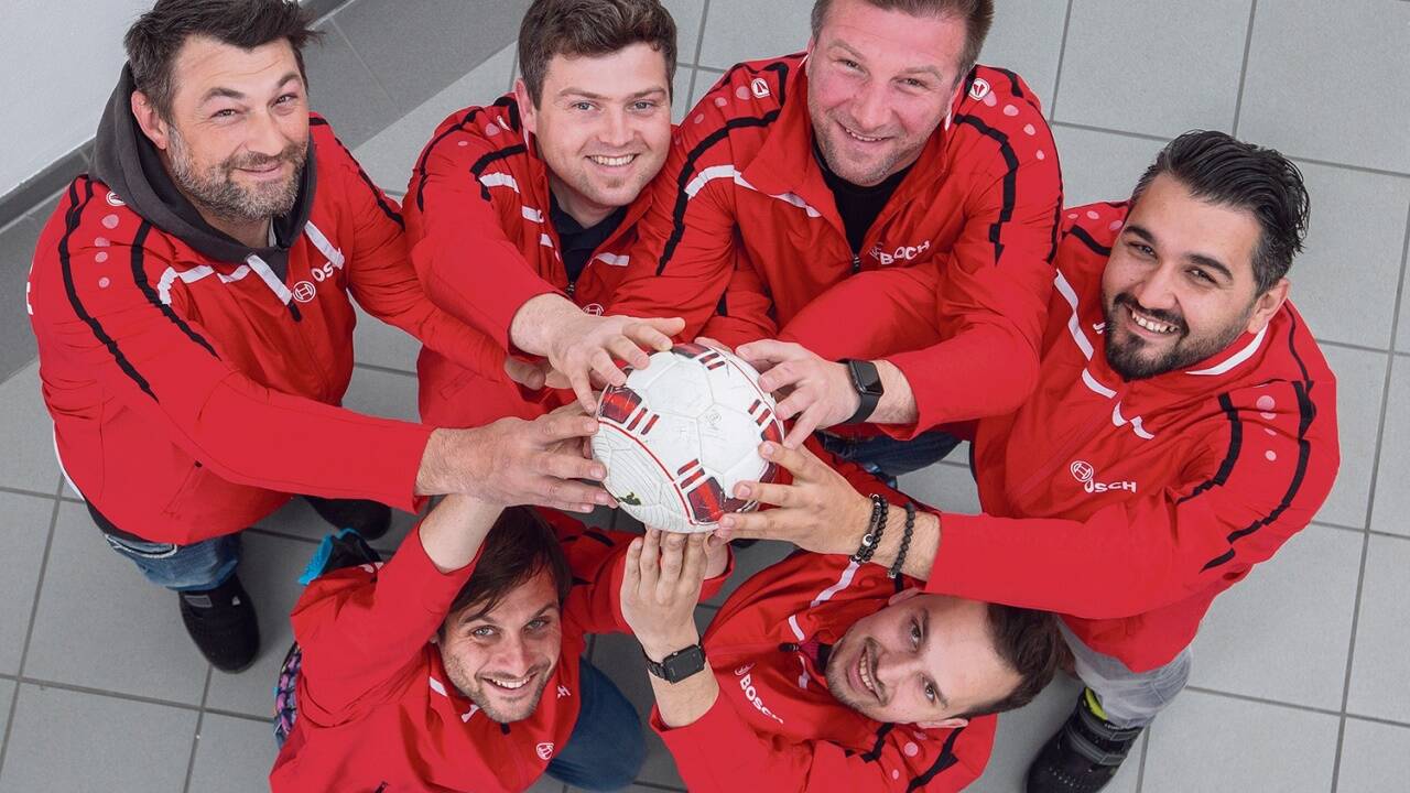 Die Fußballer von Bosch Hallein: Jovici Sasa, Greck Manuel, Selimovic Dzevad, Azat Hasan, Fischer Alexander, Grundbichler Josef. 