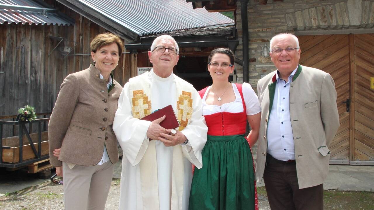 Brigitta Pallauf, Pfarrer Josef Fuchs, Elke Ludewig und Alt-LH Franz Schausberger, der Vorsitzende des Sonnblick-Vereins. 